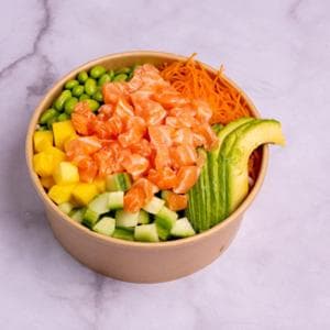 Poke, così 80 anni fa il piatto dei pescatori hawaiani è diventato un fenomeno da fast food