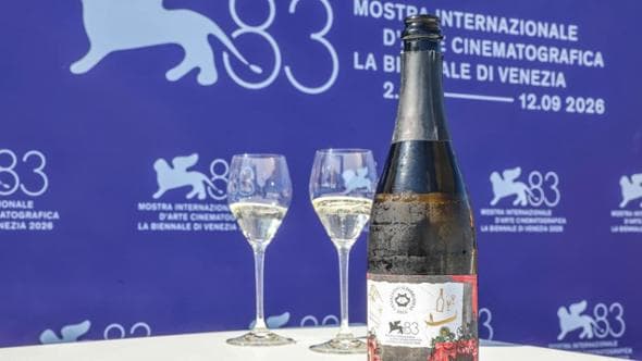 Un calice da red carpet: Venezia, il cinema e l’arte delle bollicine