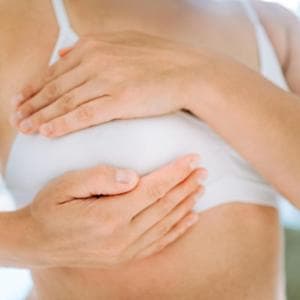Tumore al seno, test genomici sotto-utilizzati: “Migliaia di donne rischiano terapie non necessarie”