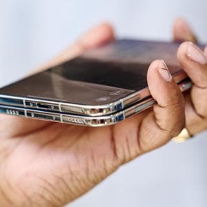 iPhone Duo, il primo pieghevole Apple: costa oltre 2.000 euro, è la scommessa del nuovo ceo Ternus