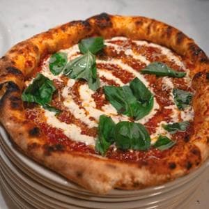 Nella pizzeria più buona del mondo, dove il menu costa 75 euro e la lista d’attesa dura mesi