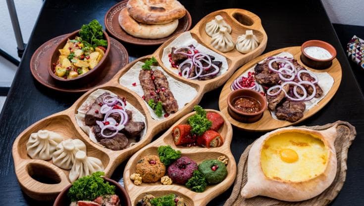 Khinkali, forni sotterranei e vini naturali: 15 indirizzi per assaggiare il meglio di Tiblisi