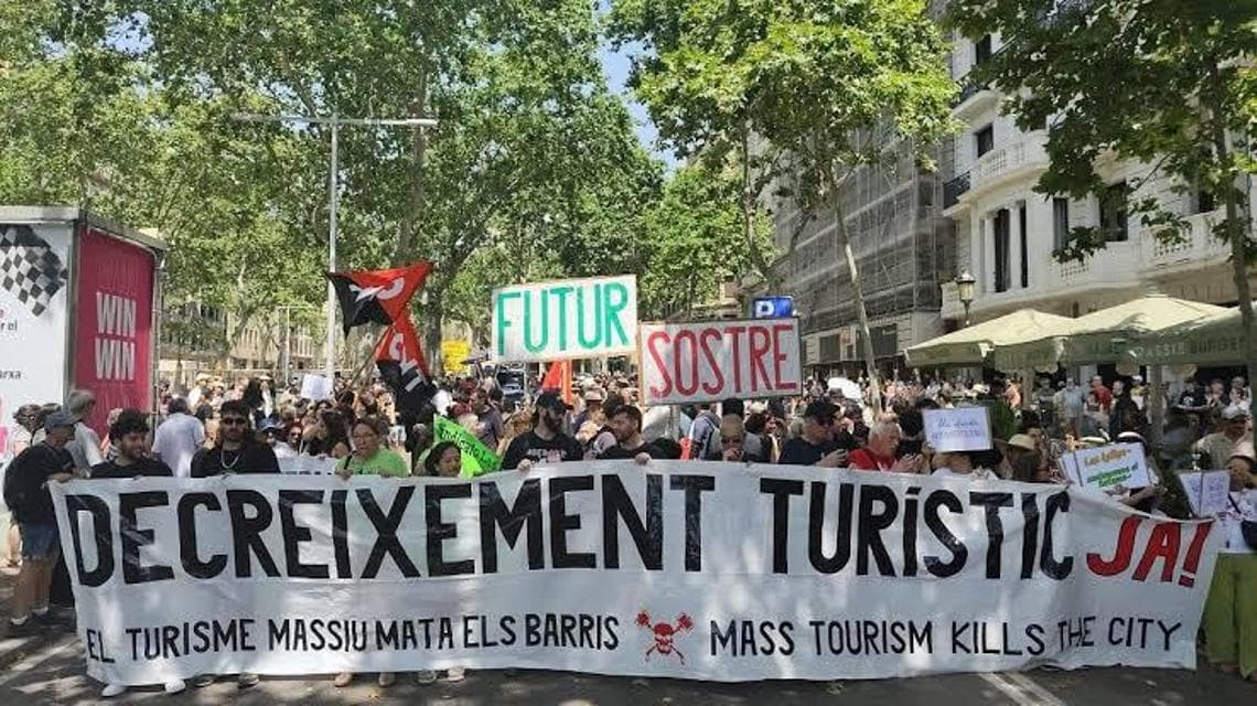 Protesta a Barcellona contro l'overtourism