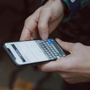 Falsi sms dell’Agenzia delle Entrate, comunicazione fiscale porta verso siti fraudolenti