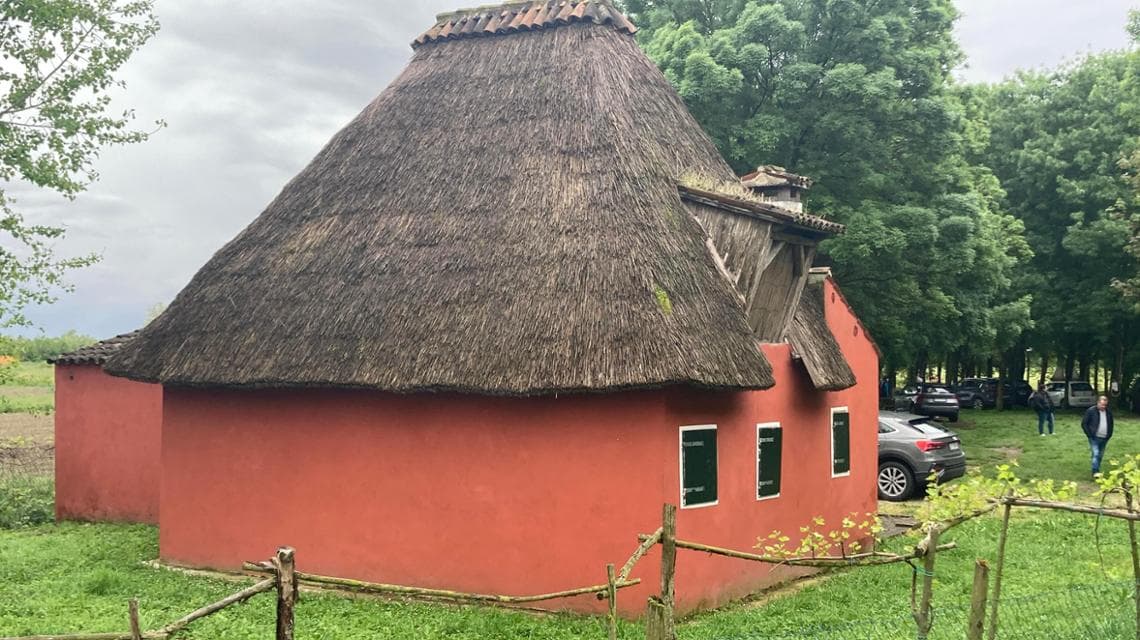 Casone rosso a Corte di Piove di Sacco (Padova) - (foto: Mauro Bertagnin)