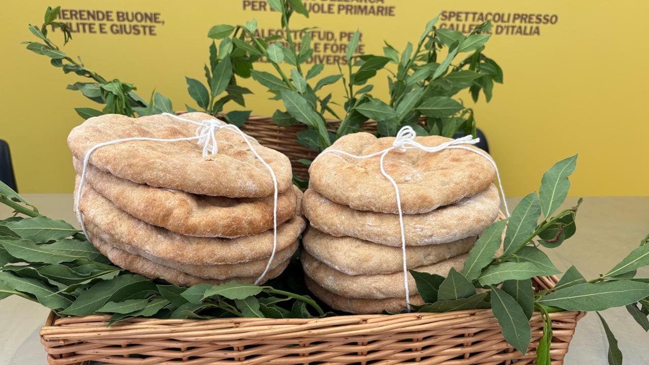 Farro, caprino e alloro: non è un’insalata moderna ma il pane amato dagli antichi romani
