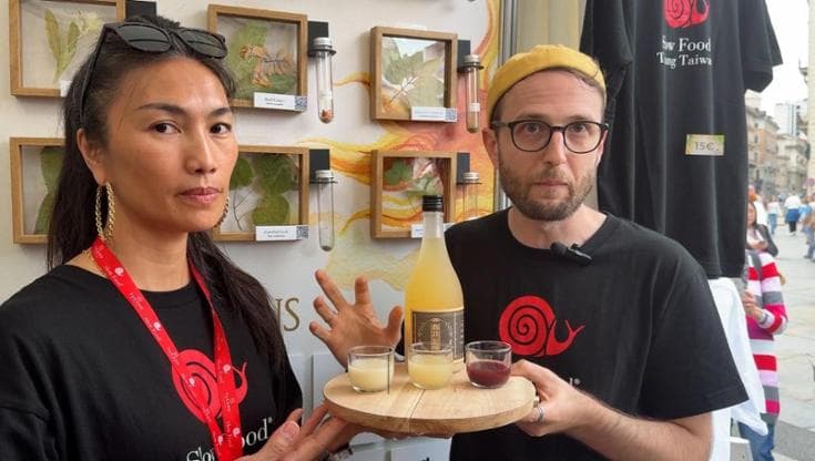 Sembra sakè ma non lo è: a Taiwan il vino di riso nasce da erbe, famiglia e territorio