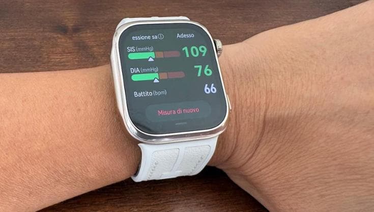 Huawei Watch D3, lo smartwatch che misura la pressione con un bracciale nel cinturino