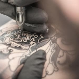 Piombo oltre i limiti, il ministero della Salute fa ritirare un inchiostro per i tatuaggi