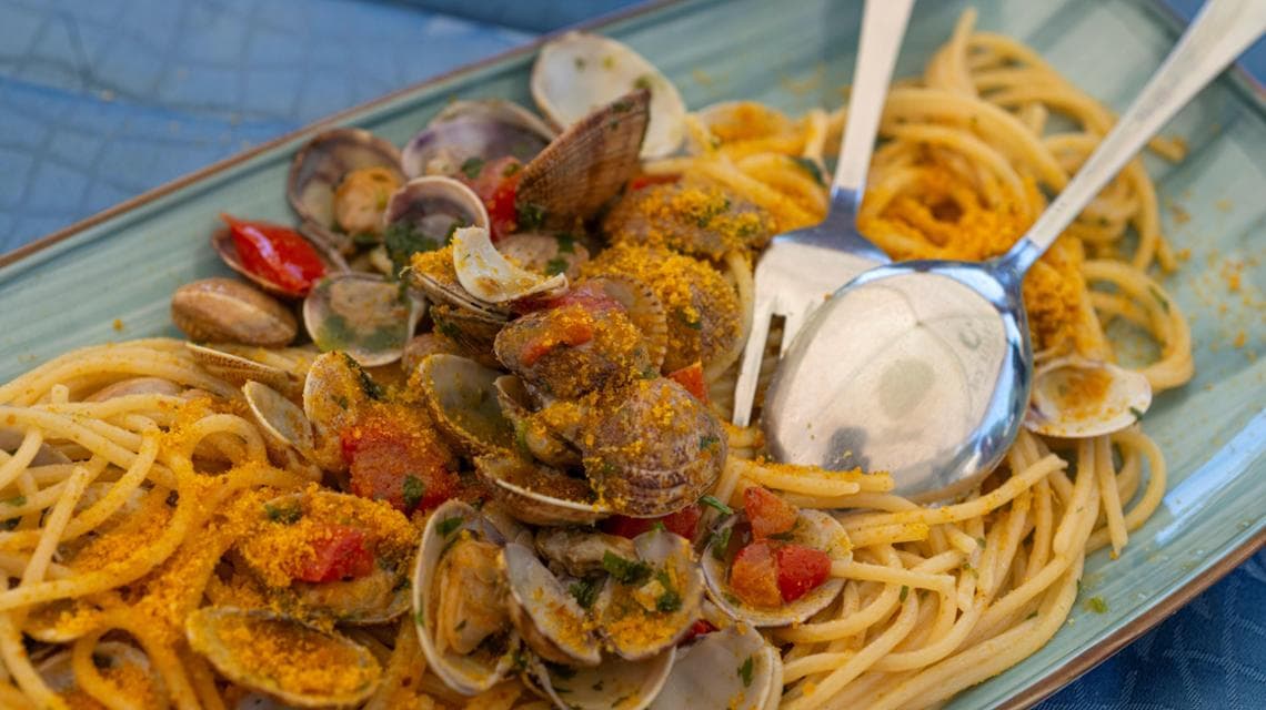 Spaghetti con vongole e bottarga