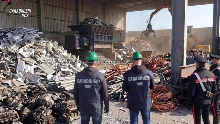 Carabinieri in un impianto illegale di smaltimento rifiuti