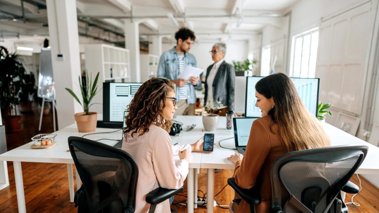 L’intelligenza artificiale cambia il lavoro: caccia alle figure ibride