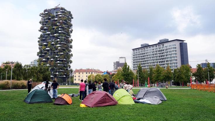 La protesta degli studenti per la casa a Milano
