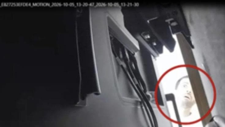 Un'immagine scattata dalla cimice piazzata negli uffici OpenAI
