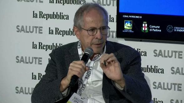 Farmaci: tutti utili? Troppo costosi? Risponde Andrea Crisanti