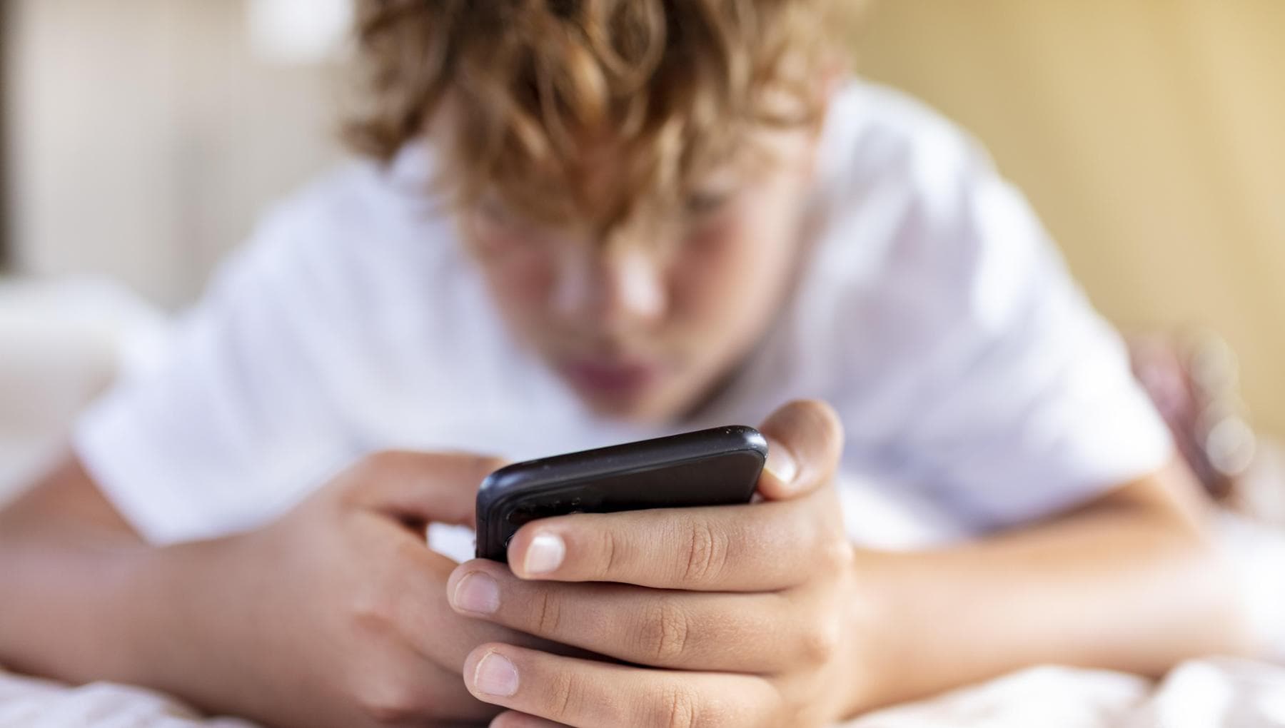 Photo: italian.tech Greece Bans Social Media for Under-15s Starting in 2027