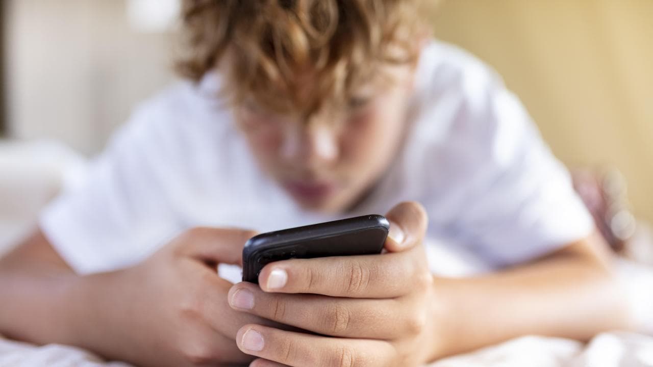 La Grecia vieta i social media ai minori di 15 anni