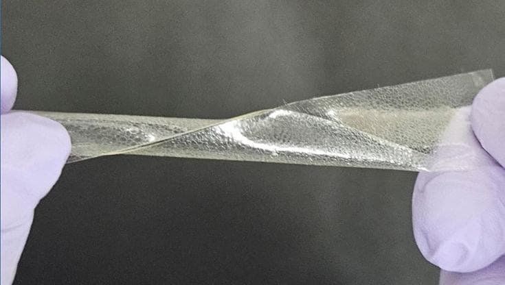 Una pellicola di cellulosa che raffredda l’elettronica con l’acqua presa dall’aria