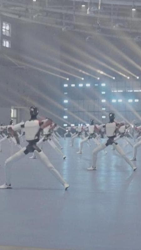 Cina, la carica dei 110: la danza sincronizzata dei robot entra nel Guinness dei primati