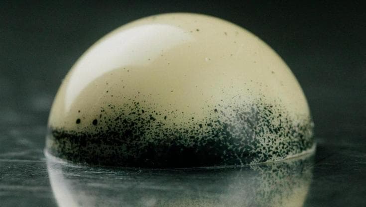Come lavora il campione del mondo del cioccolato: le creazioni ipnotiche di Tommaso Grollero