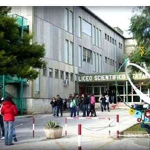 Foggia, il pullman degli studenti in gita all'Expo tampona tir sulla A14: sfiorata la tragedia - la Repubblica