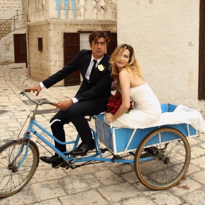 Laura Chiatti sposa Scamarcio: l'abito bianco va all'asta - la Repubblica
