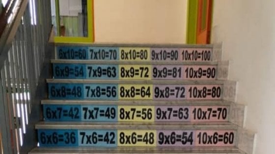 Bari A Scuola Le Tabelline Sono Sulle Scale Le Moltiplicazioni