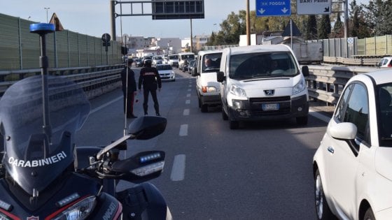 Bari, tangenziale in tilt per un camion di traverso: traffico deviato e ...