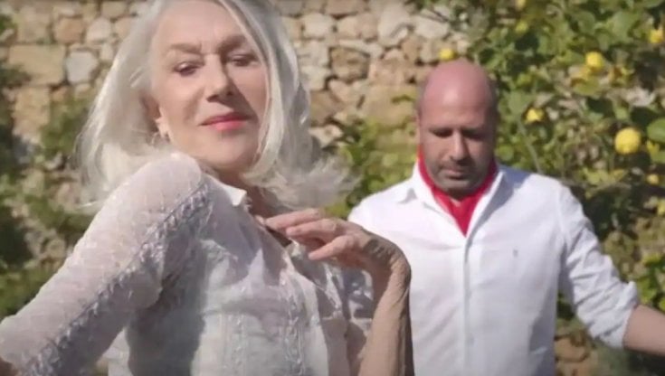 La Mirren Del Video La Vacinada Con Zalone