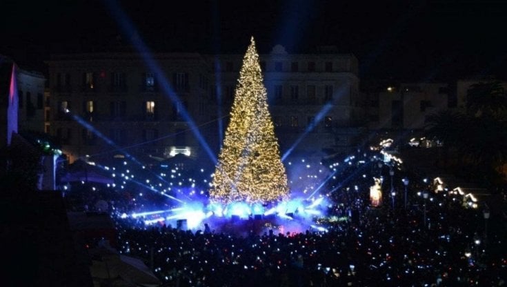 Bari La Quarta Ondata Frena Gli Eventi Di Natale Stop A Spettacoli 
