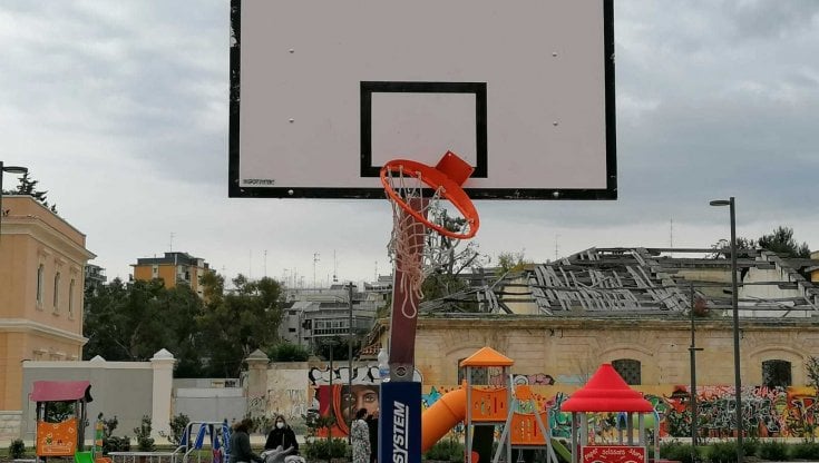 Bari Canestro Staccato Nel Parco Rossani Decaro Non Un Atto 