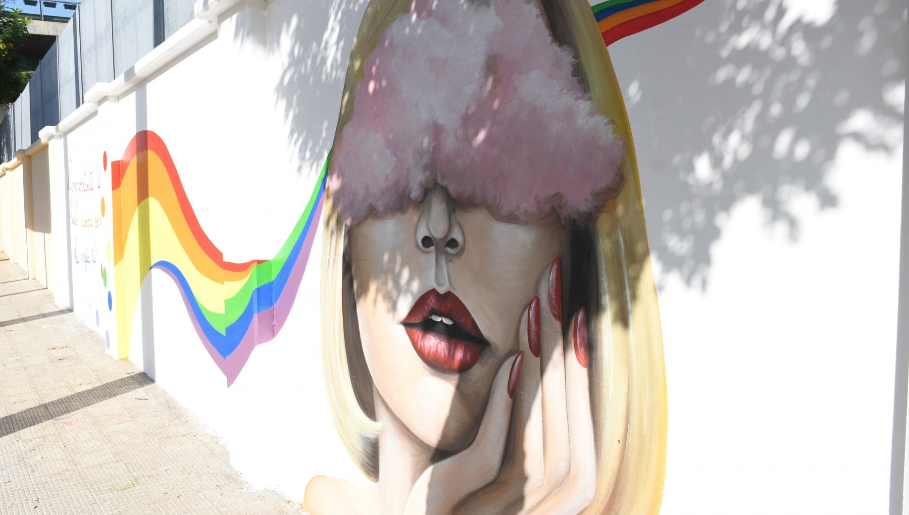 Raffaella Carrà su un murale a Bari: street art per le persone Lgbtqi+ ...