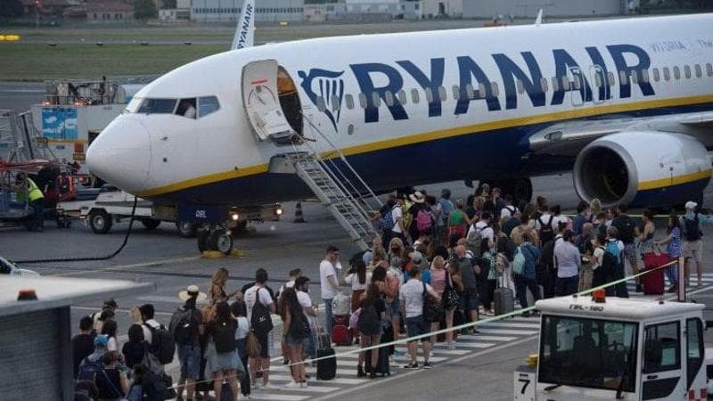 Scontro Israele-Hamas, stop ai voli tra Bari e Tel Aviv: quasi 400 passeggeri a terra