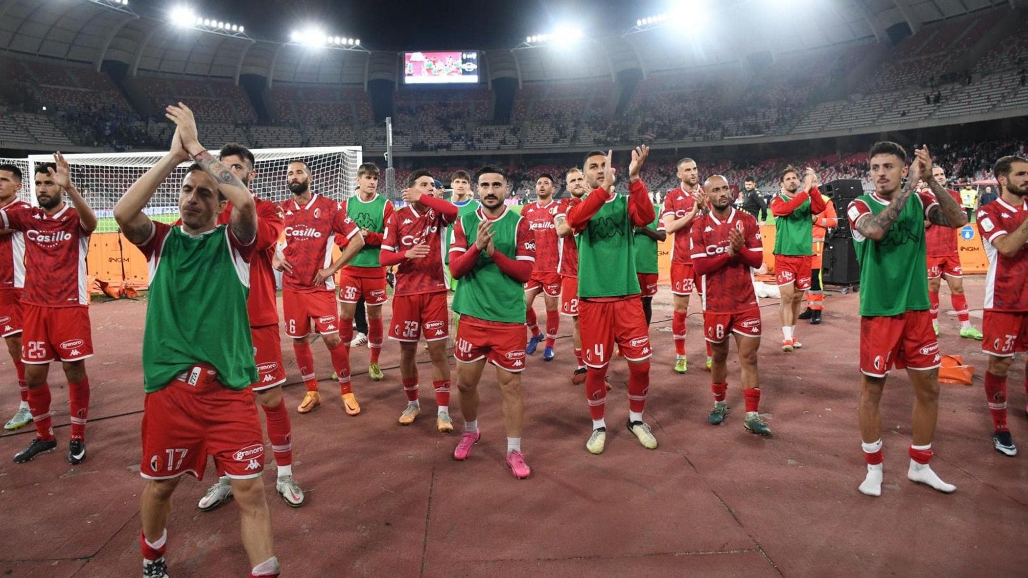 Il Bari è Ancora Vivo Batte Il Brescia 2 0 E Va Ai Playout Per