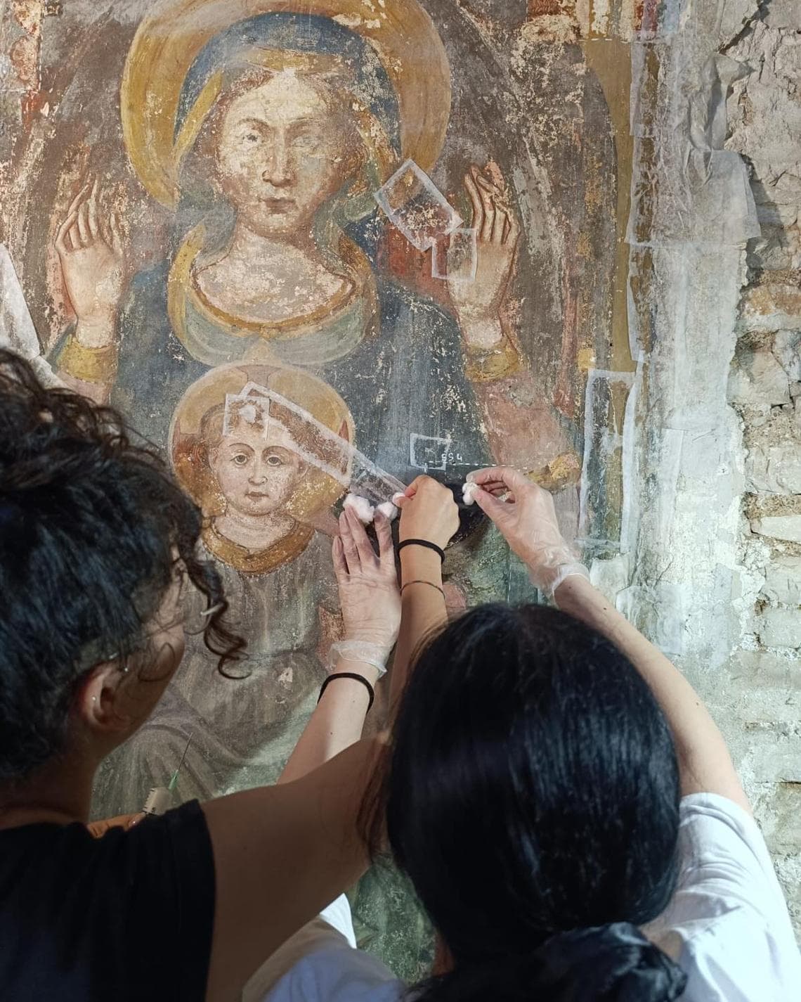 l-antico-affresco-nella-chiesetta-riscoperta-da-lolita-lobosco-a-bari