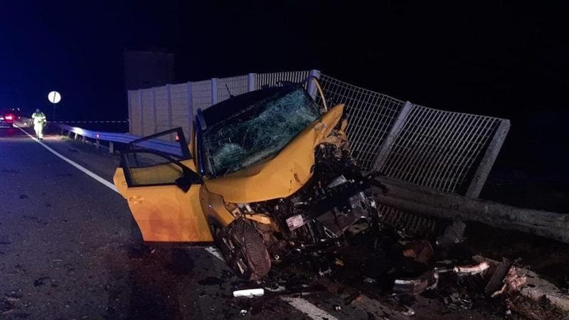 Scontro frontale tra due auto, quattro morti e una ragazza ferita ...
