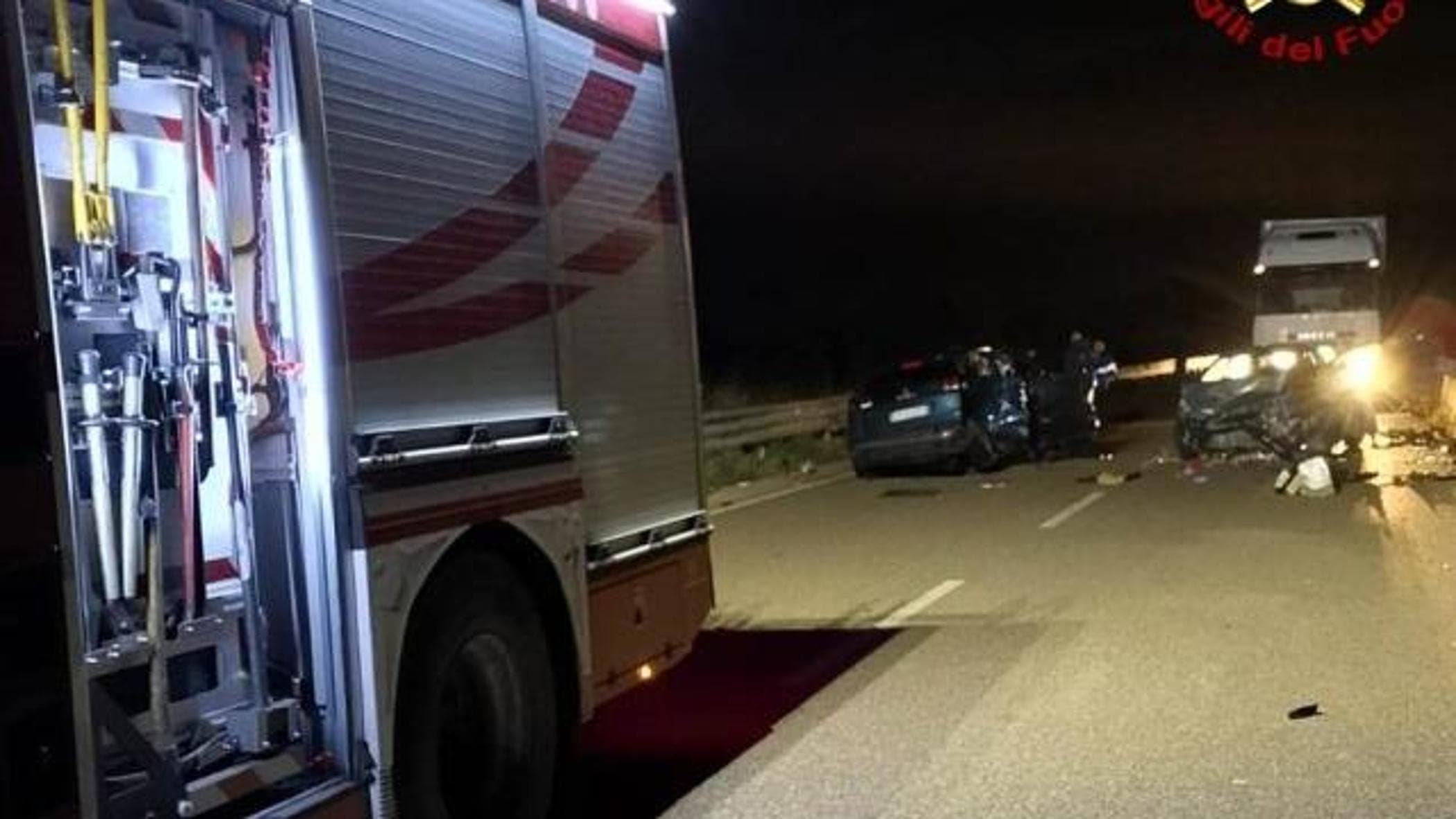 Bari, un morto e tre feriti (due gravi) nello scontro fra tre auto e un ...