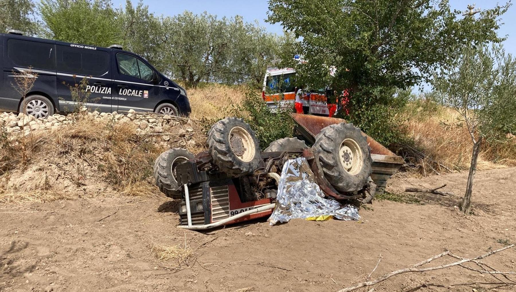 Cerignola, il trattore si ribalta e lo schiaccia: muore agricoltore di ...