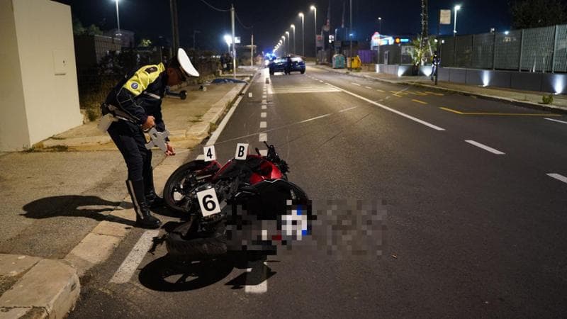 Bari, scontro tra auto e moto in via Gentile: muore un ragazzo di 19 ...