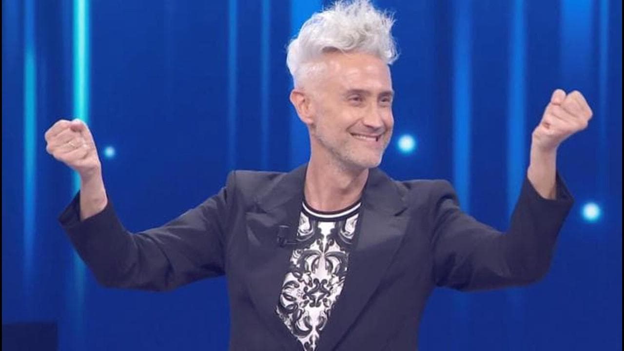La versione di Schettini: “Voti per i like? Rivendico libertà d’insegnamento. Ma ho rimosso i video”
