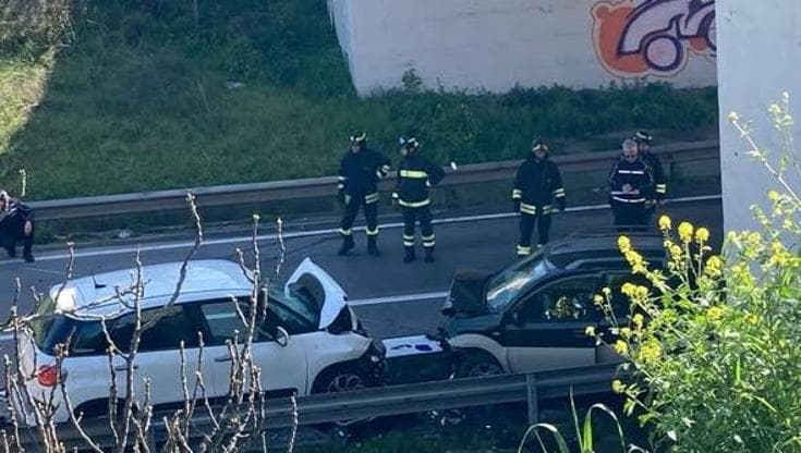 Scontro frontale fra due auto all’ingresso di Matera: un morto e due ...