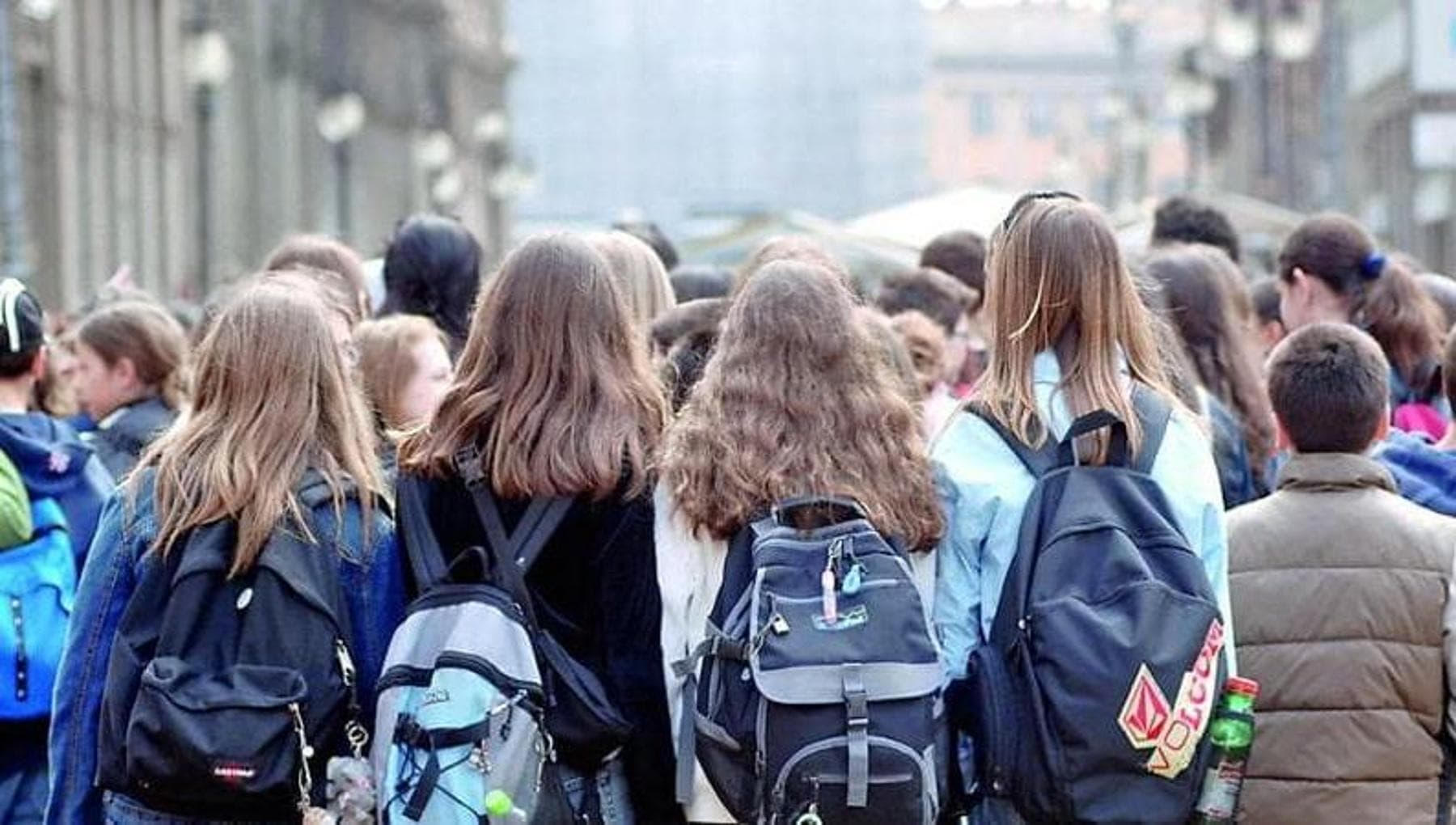 In gita con la vodka nascosta nella borraccia, studentessa di 15 anni in coma etilico a Ostuni
