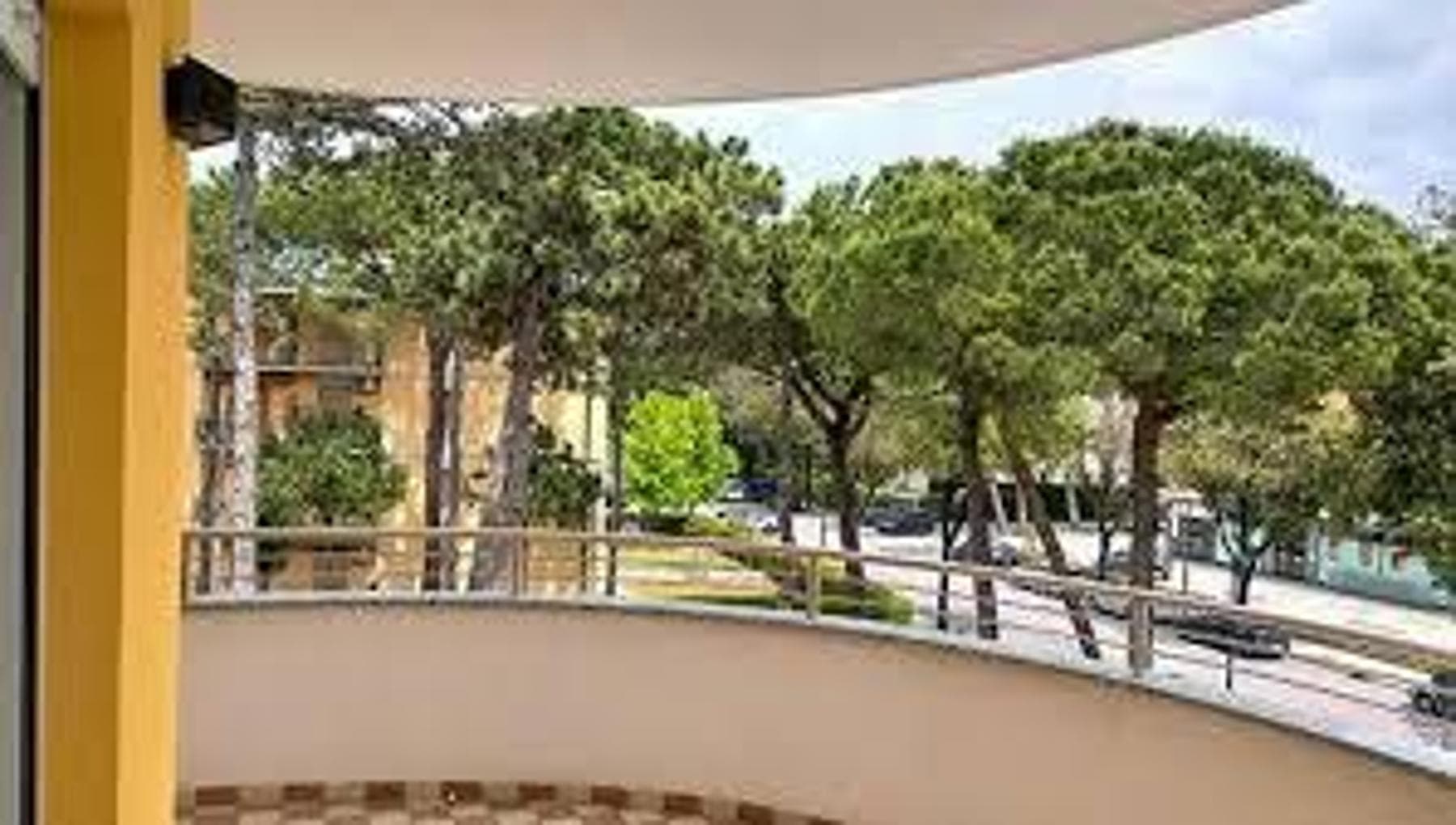 Caduto dal balcone in gita scolastica, è morto studente di Monopoli: era ricoverato da 10 giorni