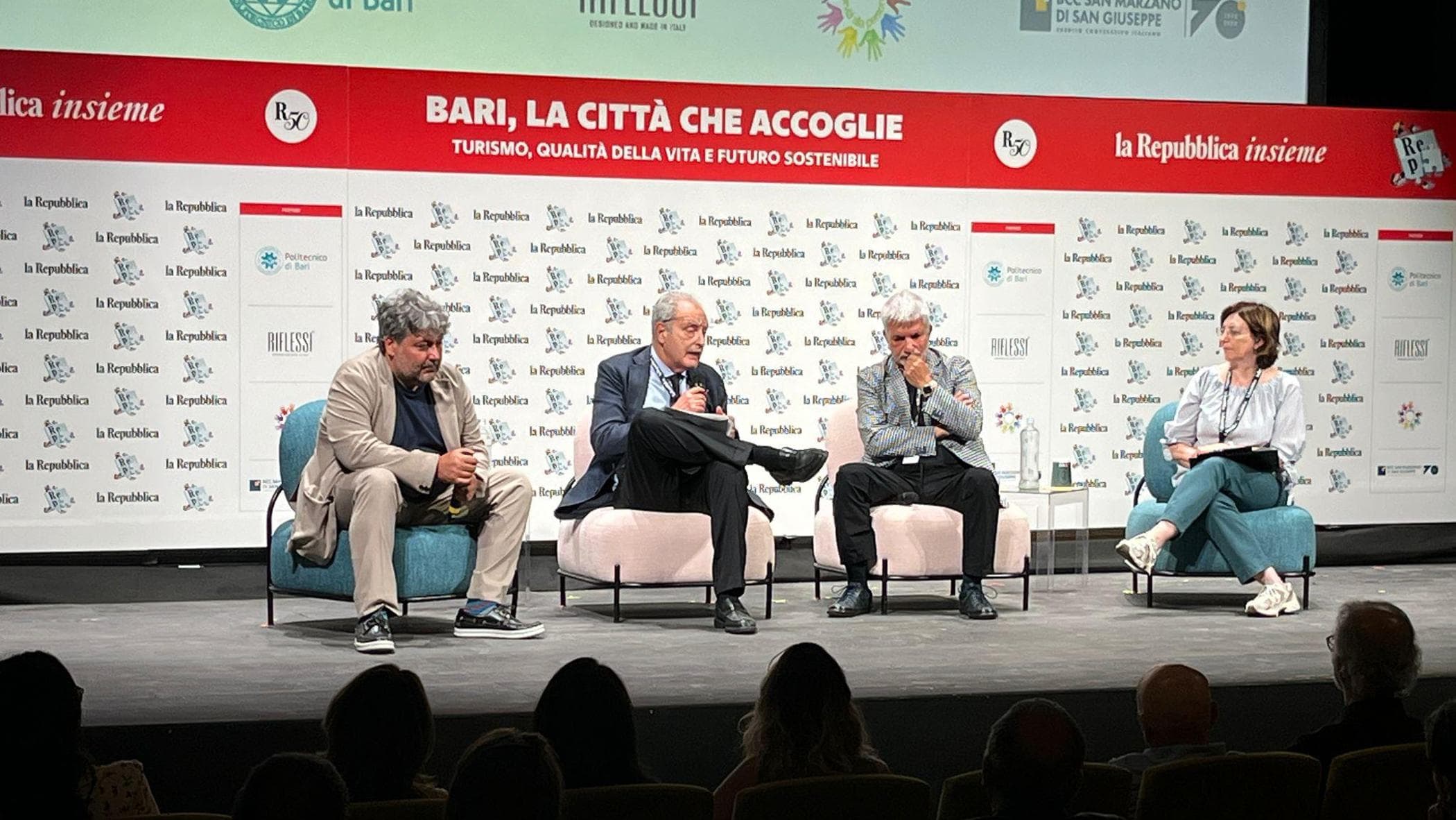 repubblica insieme sul palco nichi vendola e alessandro laterza confronto sulla primavera pugliese da Bari.repubblica.it repubblica insieme sul palco nichi vendola e alessandro laterza confronto sulla primavera pugliese