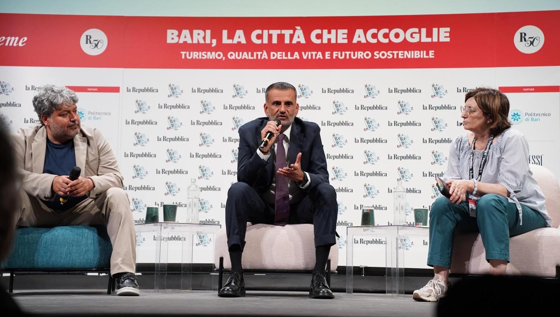 Decaro: “La mia rivoluzione sarà il mare democratico con lidi gratuiti e attrezzati”