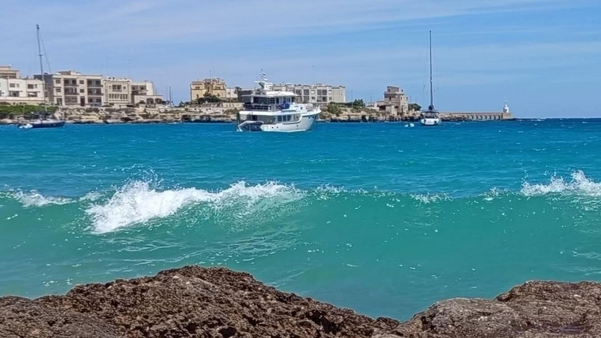 otranto si tuffa in mare per salvare i figli piccoli muore pap224 di 54 anni da Bari.repubblica.it otranto si tuffa in mare per salvare i figli piccoli muore pap224 di 54 anni