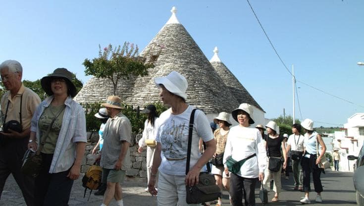 “In Puglia nel 2026 aumentano i turisti: +5% di presenze”. Decaro ora scommette sull’autunno “In Puglia nel 2026 aumentano i turisti: +5% di presenze”. Decaro ora scommette sull’autunno