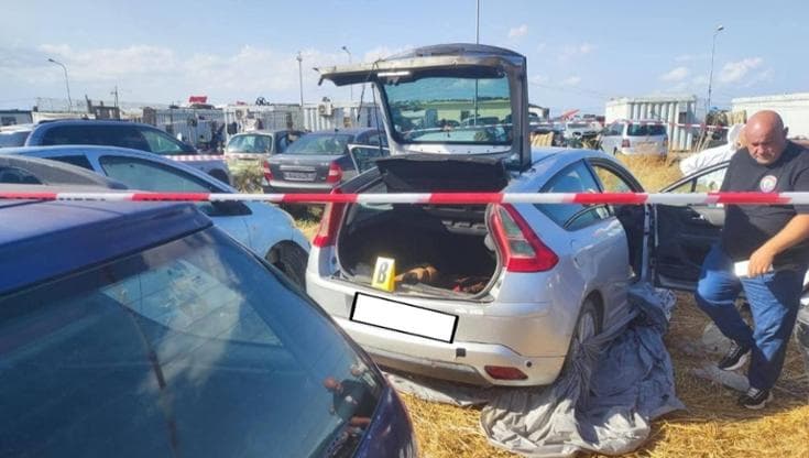 Anteprima: Foggia, nel bagagliaio della sua auto il corpo del bracciante scomparso dal ghetto a Borg…