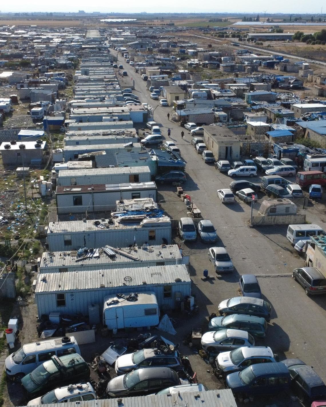 La faida tra caporali che insanguina Borgo Mezzanone, la città invisibile degli schiavi