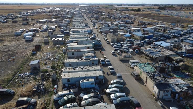 Anteprima: La faida tra caporali che insanguina Borgo Mezzanone, la città invisibile degli schiavi